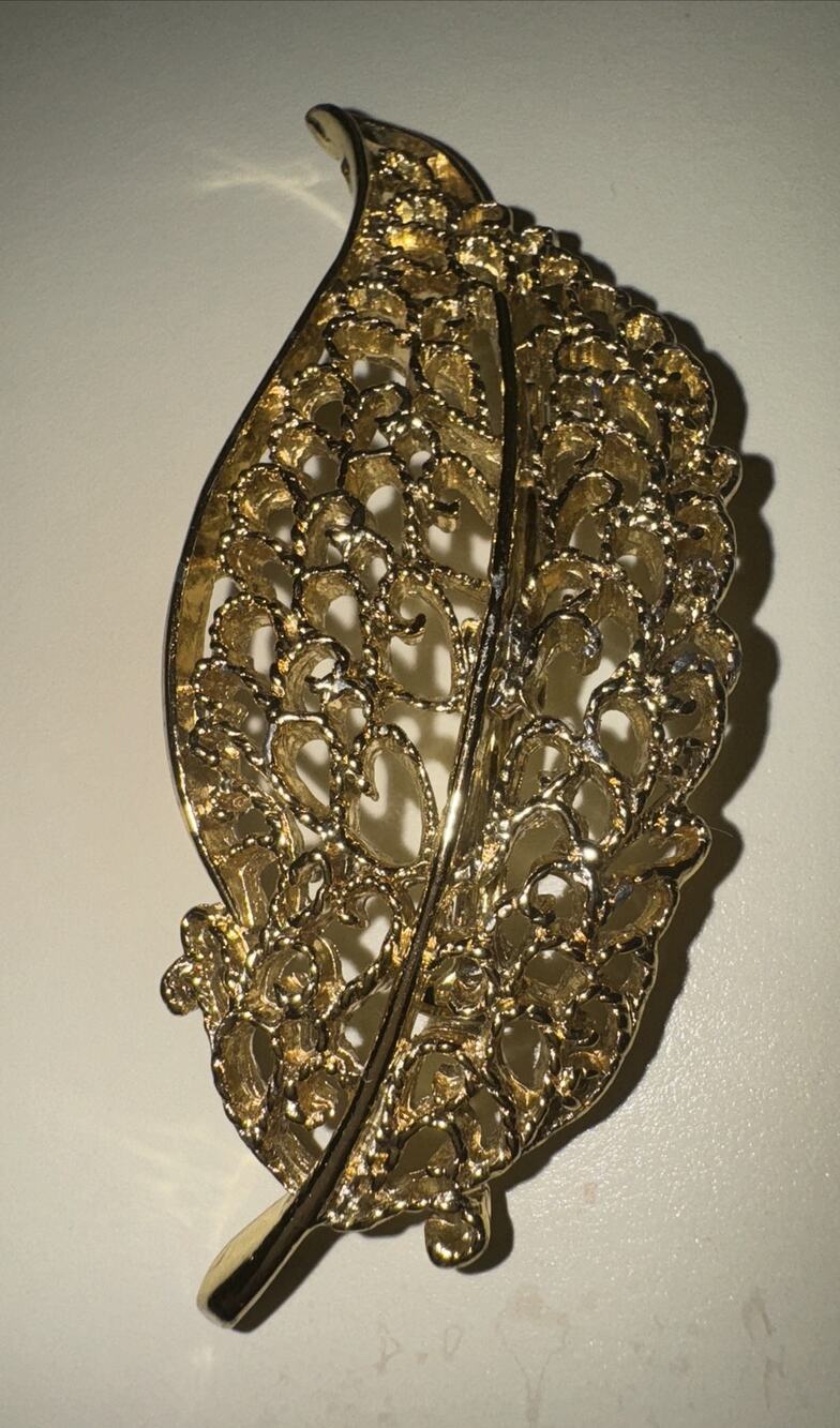 Elegant Vintage Gold Tone Filigree Leaf Brooch Pin 3"